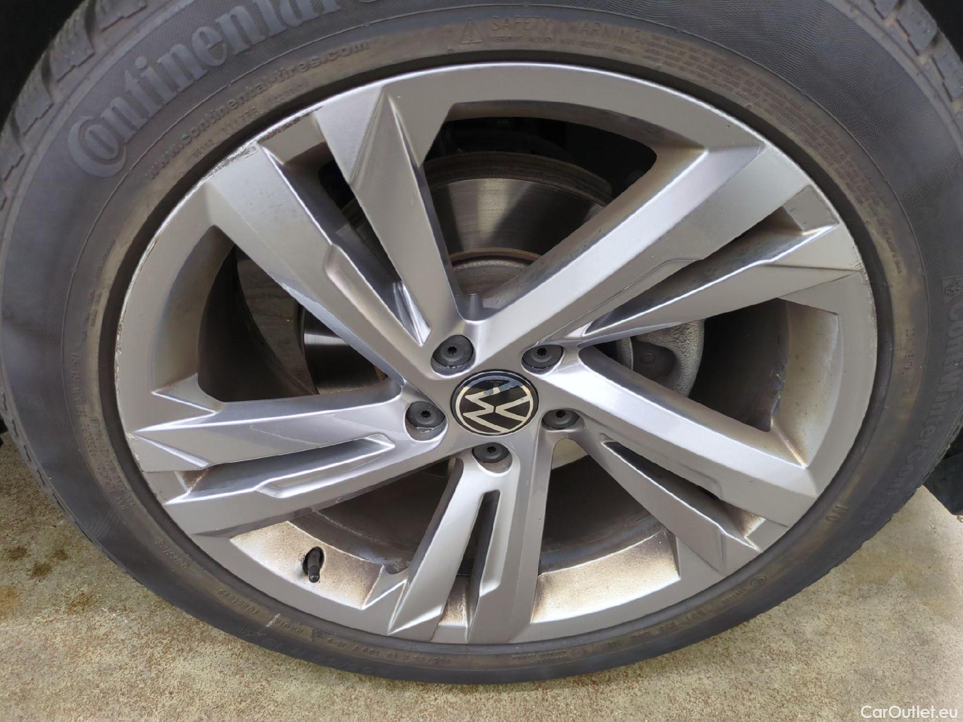  Volkswagen  Tiguan VOLKSWAGEN  / 2020 / 5P / SUV 2.0 TDI 150 DSG7 R-Line #8