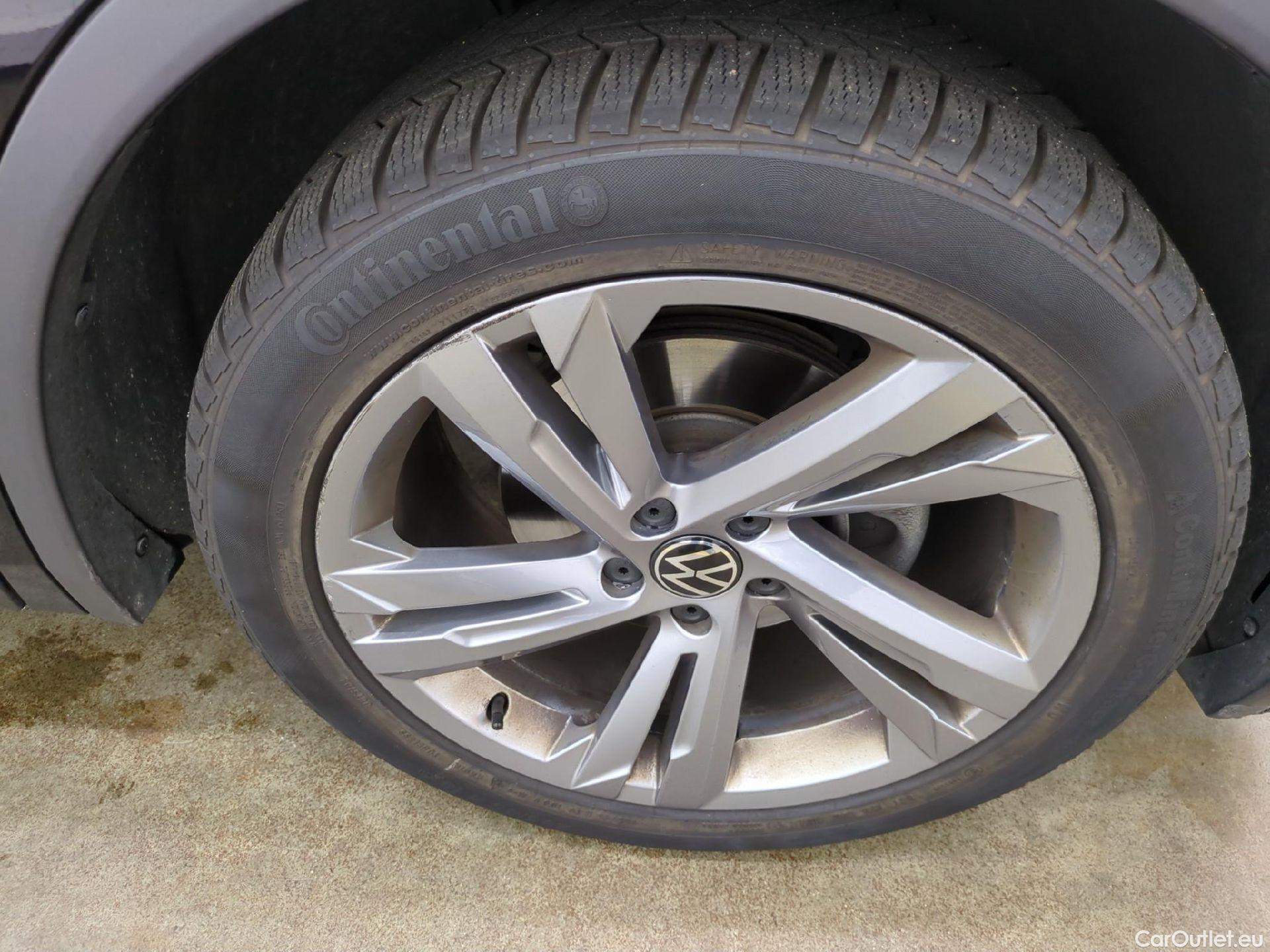  Volkswagen  Tiguan VOLKSWAGEN  / 2020 / 5P / SUV 2.0 TDI 150 DSG7 R-Line #5