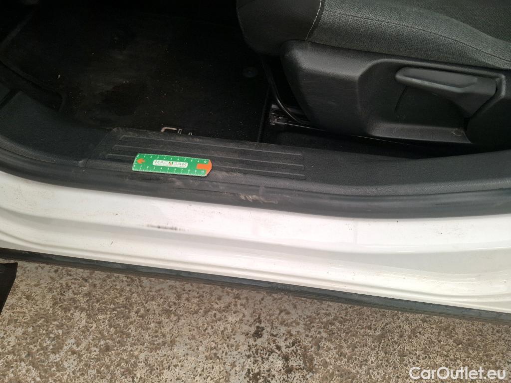  Citroen  C4  Berline Feel Nav Business R 1.5 BlueHDI 130CV BVA8 E6d #1