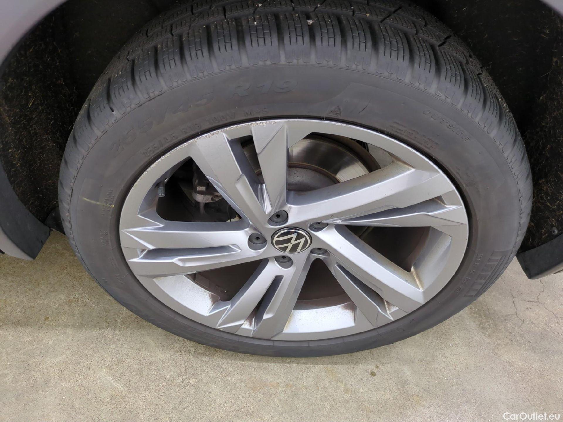  Volkswagen  Tiguan VOLKSWAGEN  / 2020 / 5P / SUV 2.0 TDI 150 DSG7 R-Line #11