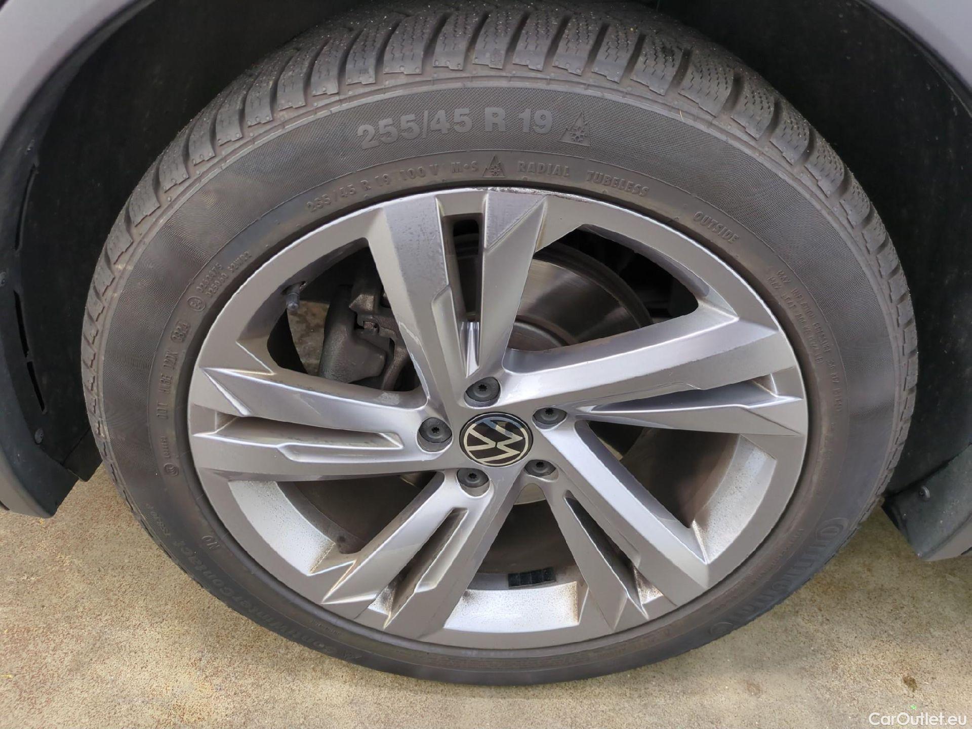  Volkswagen  Tiguan VOLKSWAGEN  / 2020 / 5P / SUV 2.0 TDI 150 DSG7 R-Line #10
