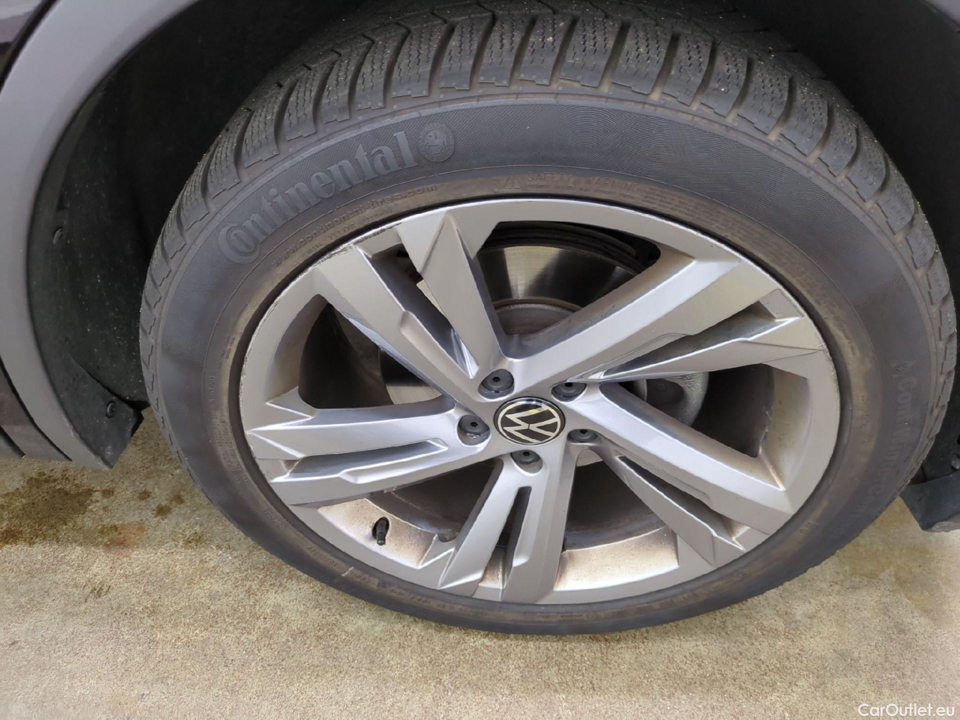  Volkswagen  Tiguan VOLKSWAGEN  / 2020 / 5P / SUV 2.0 TDI 150 DSG7 R-Line #2