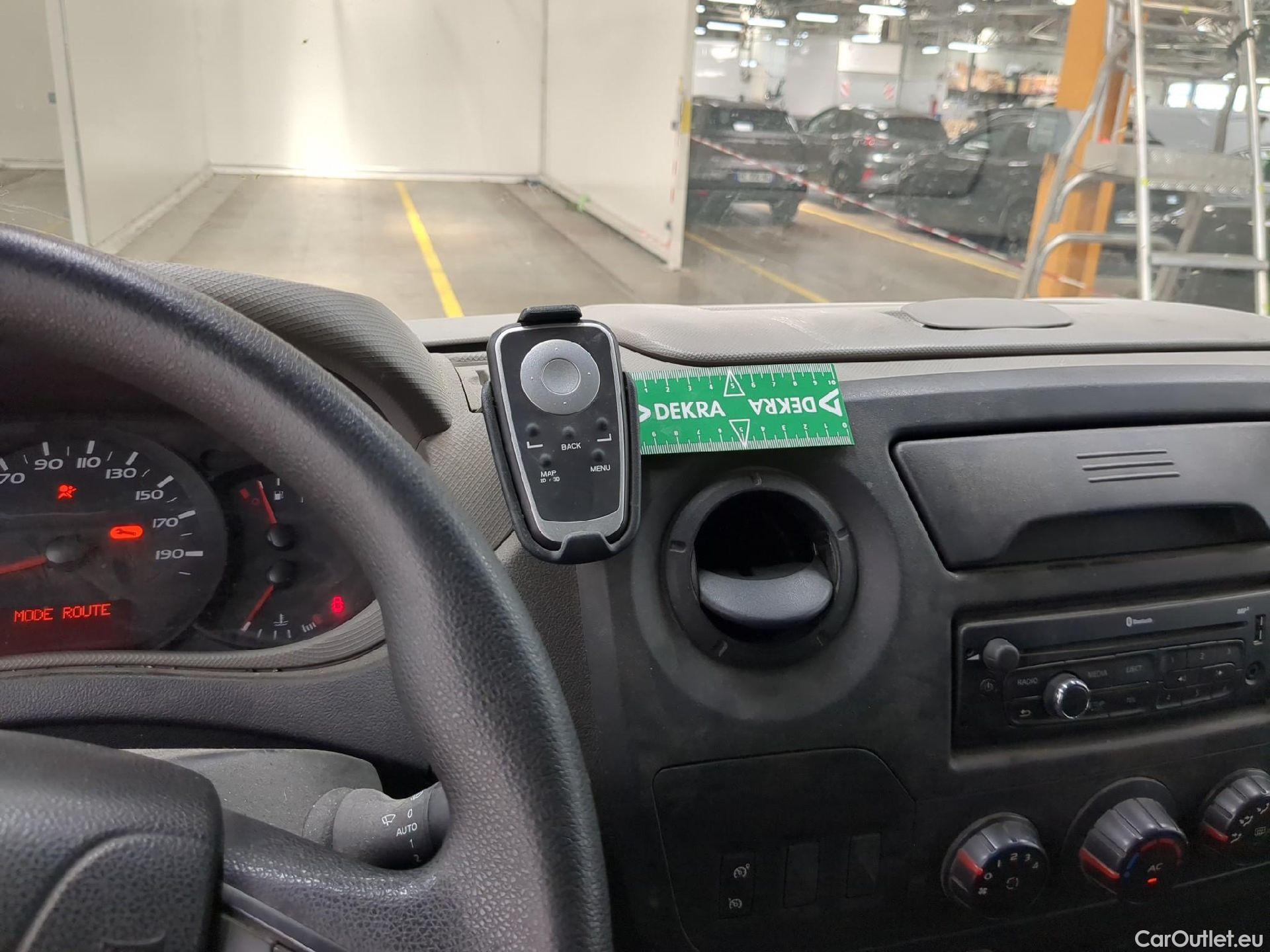  Nissan  NV400 NISSAN  VU 4p Fourgon L1H2 2.3 DCI 125 3300 Acenta #1