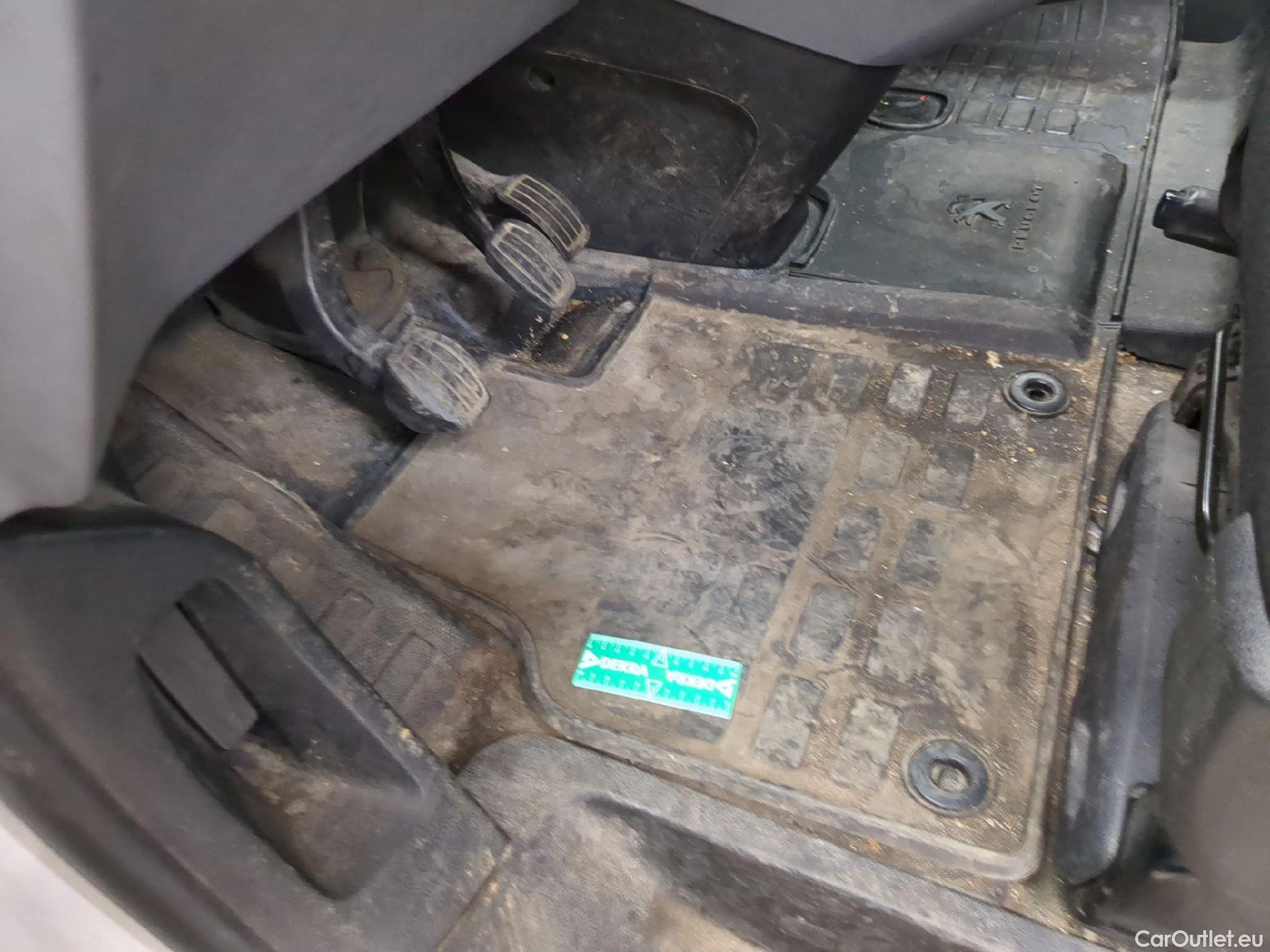  Peugeot  Expert  Fourgon Premium Pack Standard 1.6 HDi 95CV BVM5 E6 #9