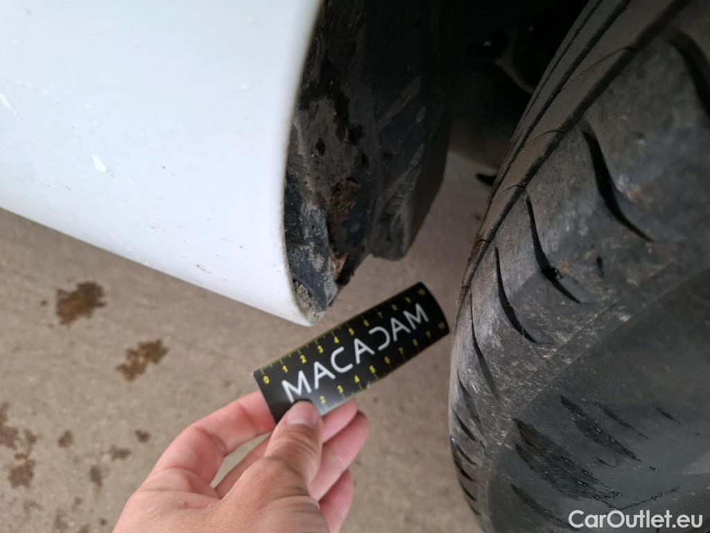  Renault  Clio  IV Air MediaNav 1.5 dCi 75CV BVM5 E6 #13