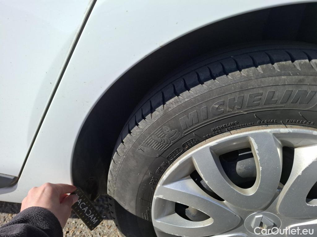  Renault  Clio  IV Air MediaNav 1.5 dCi 75CV BVM5 E6 #15