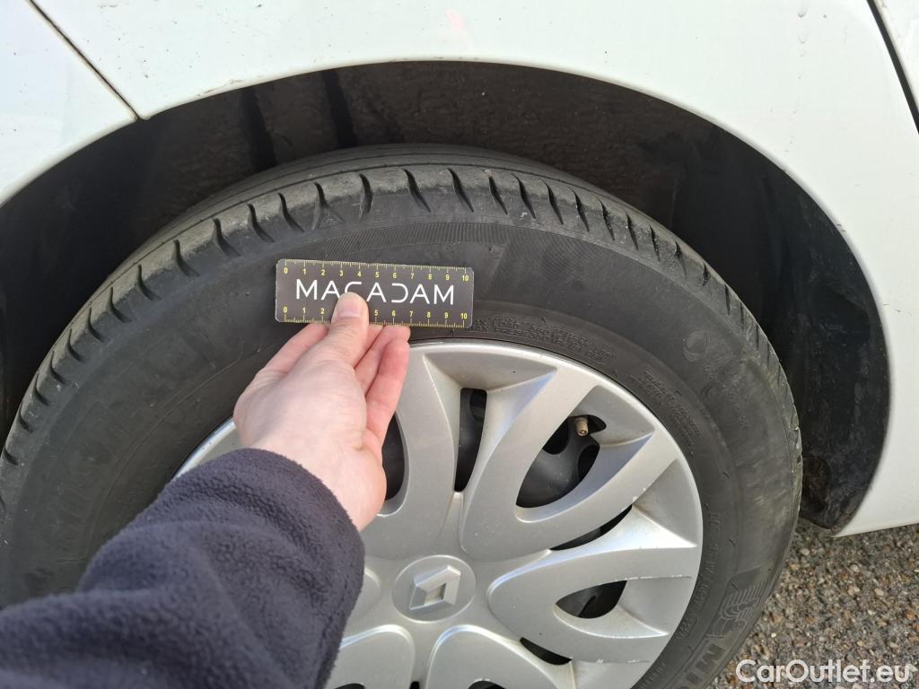  Renault  Clio  IV Air MediaNav 1.5 dCi 75CV BVM5 E6 #8