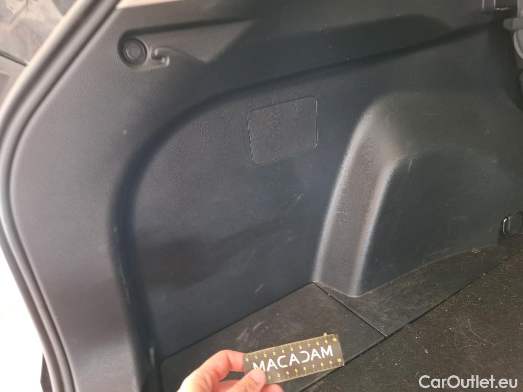  Toyota  RAV4 TOYOTA  Hybride  2018  5P SUV Hybride 2WD Dynamic Business Beyond Zero / VO RECONDITIONNE - PHOTOS AVANT RECONDITIONNEMENT #8