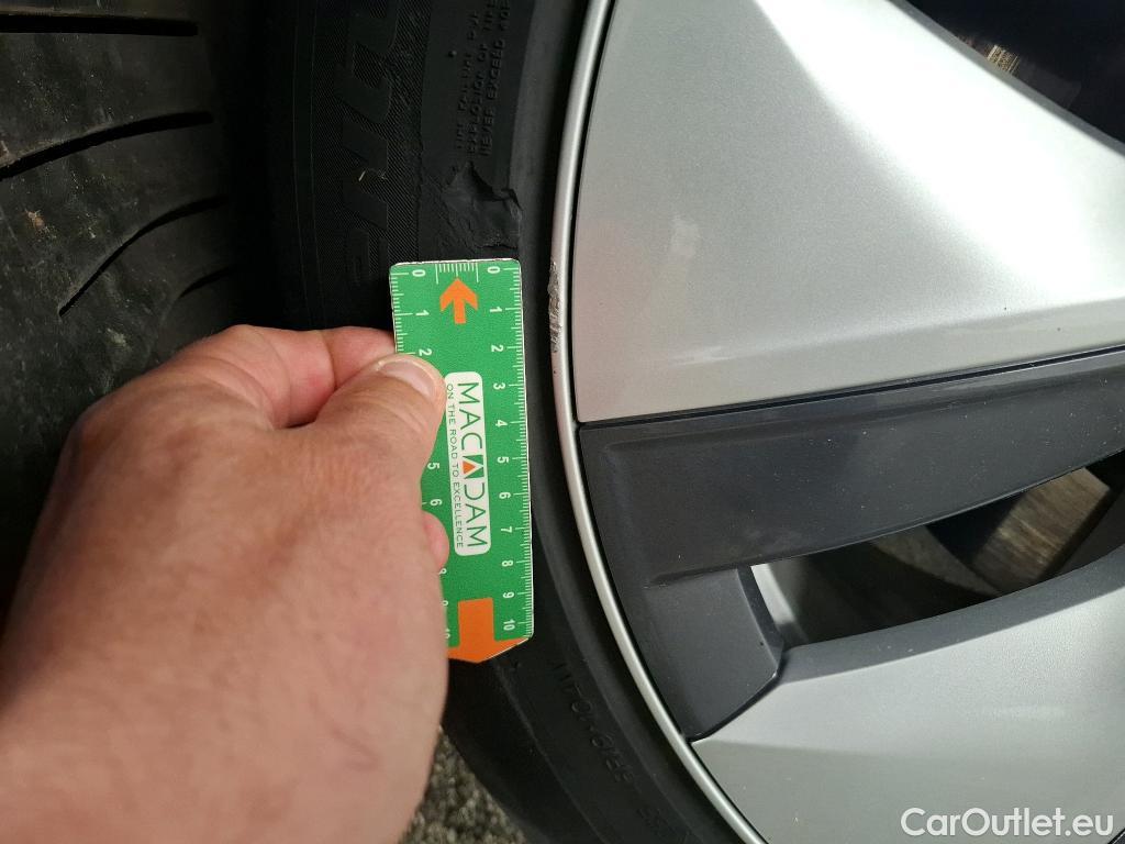  Tesla  Model Y TESLA  / 2021 / 5P / SUV RWD #25