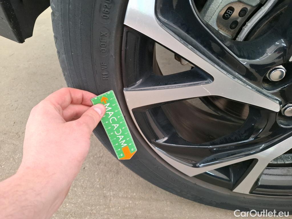  Toyota  C-HR TOYOTA  / 2016 / 5P / SUV 1.8 HYBRIDE 122 EDITION(SP) #27