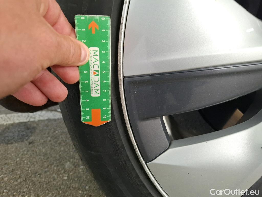  Tesla  Model Y TESLA  / 2021 / 5P / SUV RWD #4