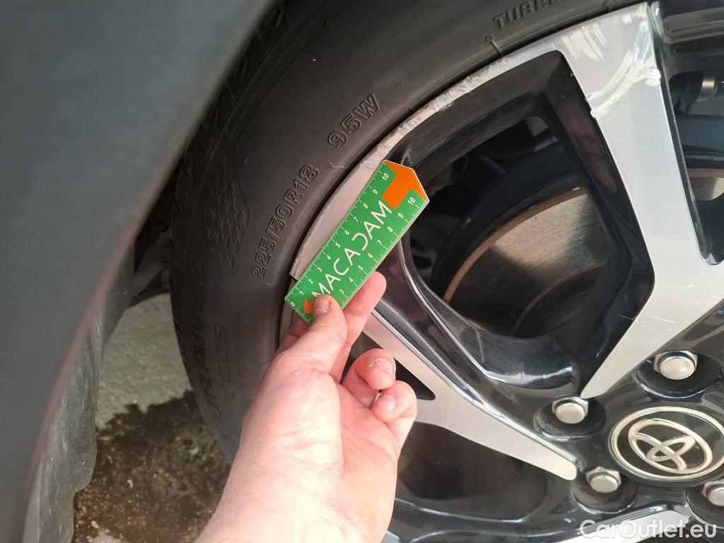  Toyota  C-HR TOYOTA  / 2016 / 5P / SUV 1.8 HYBRIDE 122 EDITION(SP) #32