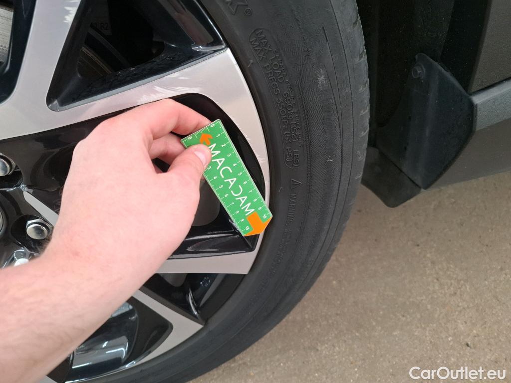  Toyota  C-HR TOYOTA  / 2016 / 5P / SUV 1.8 HYBRIDE 122 EDITION(SP) #24