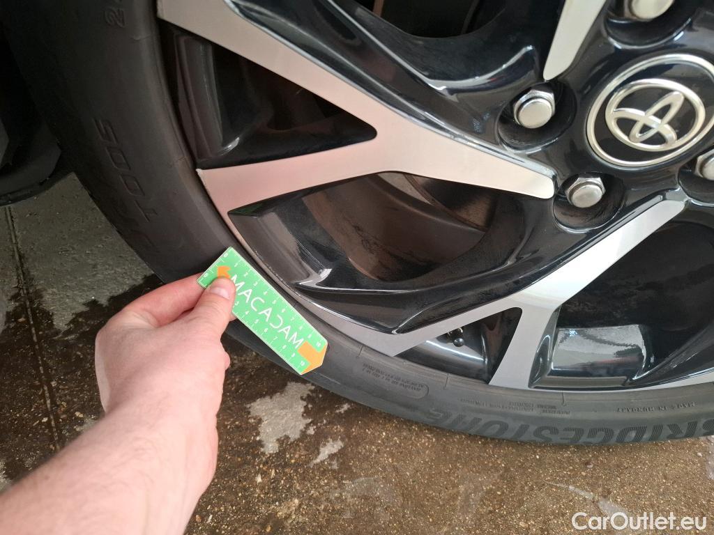  Toyota  C-HR TOYOTA  / 2016 / 5P / SUV 1.8 HYBRIDE 122 EDITION(SP) #33