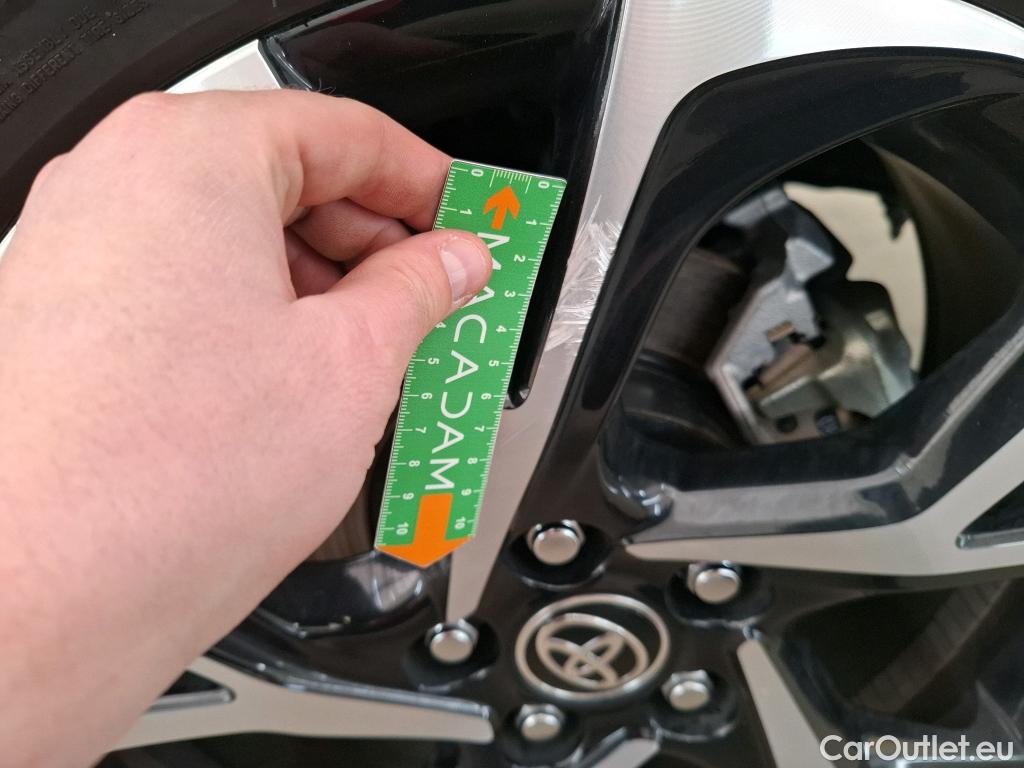  Toyota  C-HR TOYOTA  / 2016 / 5P / SUV 1.8 HYBRIDE 122 EDITION(SP) #17