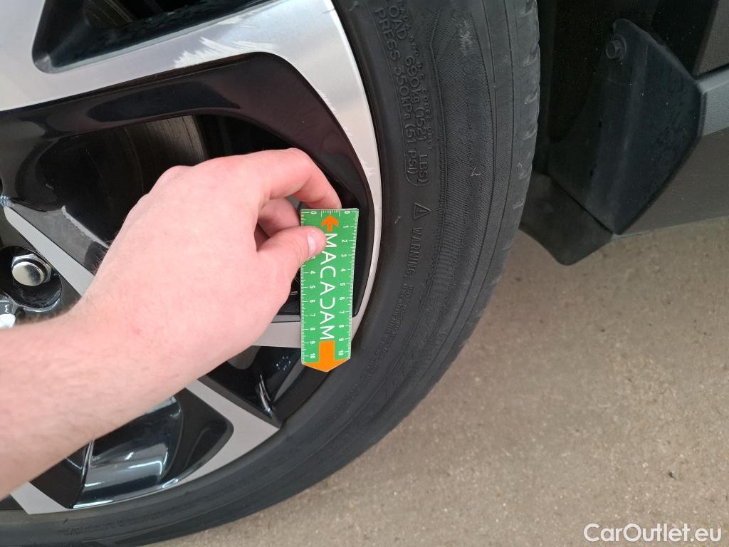  Toyota  C-HR TOYOTA  / 2016 / 5P / SUV 1.8 HYBRIDE 122 EDITION(SP) #25