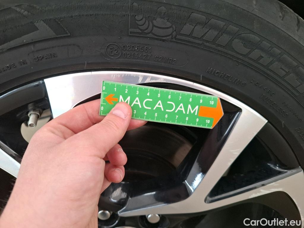  Toyota  C-HR TOYOTA  / 2016 / 5P / SUV 1.8 HYBRIDE 122 EDITION(SP) #22