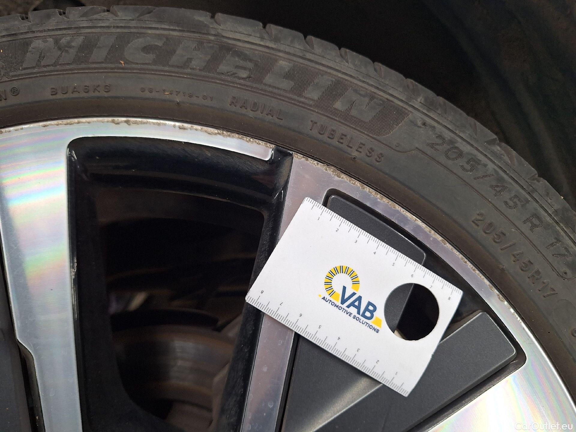  Peugeot  208 Peugeot,  '19, Peugeot  1.2 PureTech 100 EAT8 S&S GT 5d #48