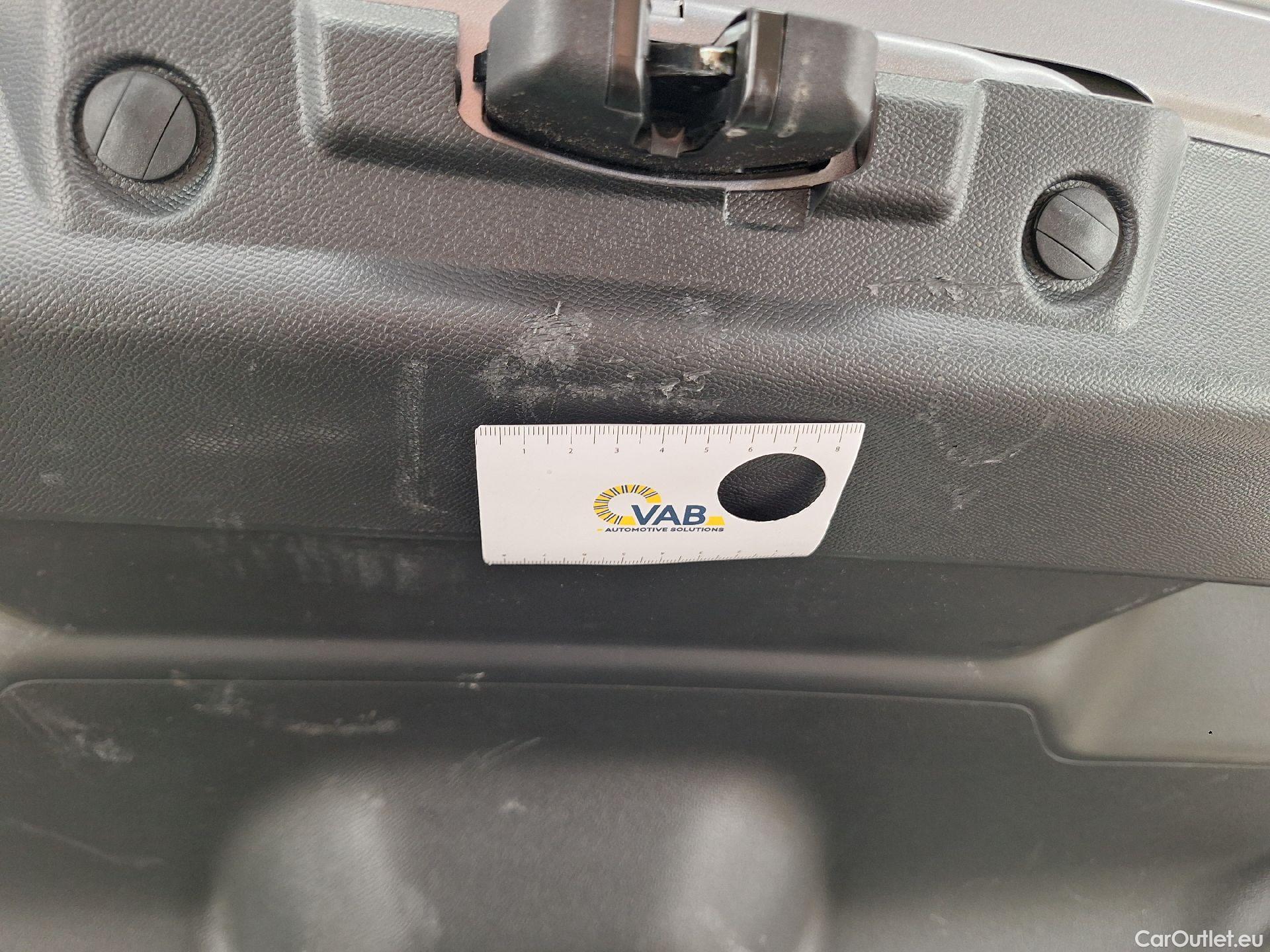  Peugeot  208 Peugeot,  '19, Peugeot  1.2 PureTech 100 EAT8 S&S GT 5d #12