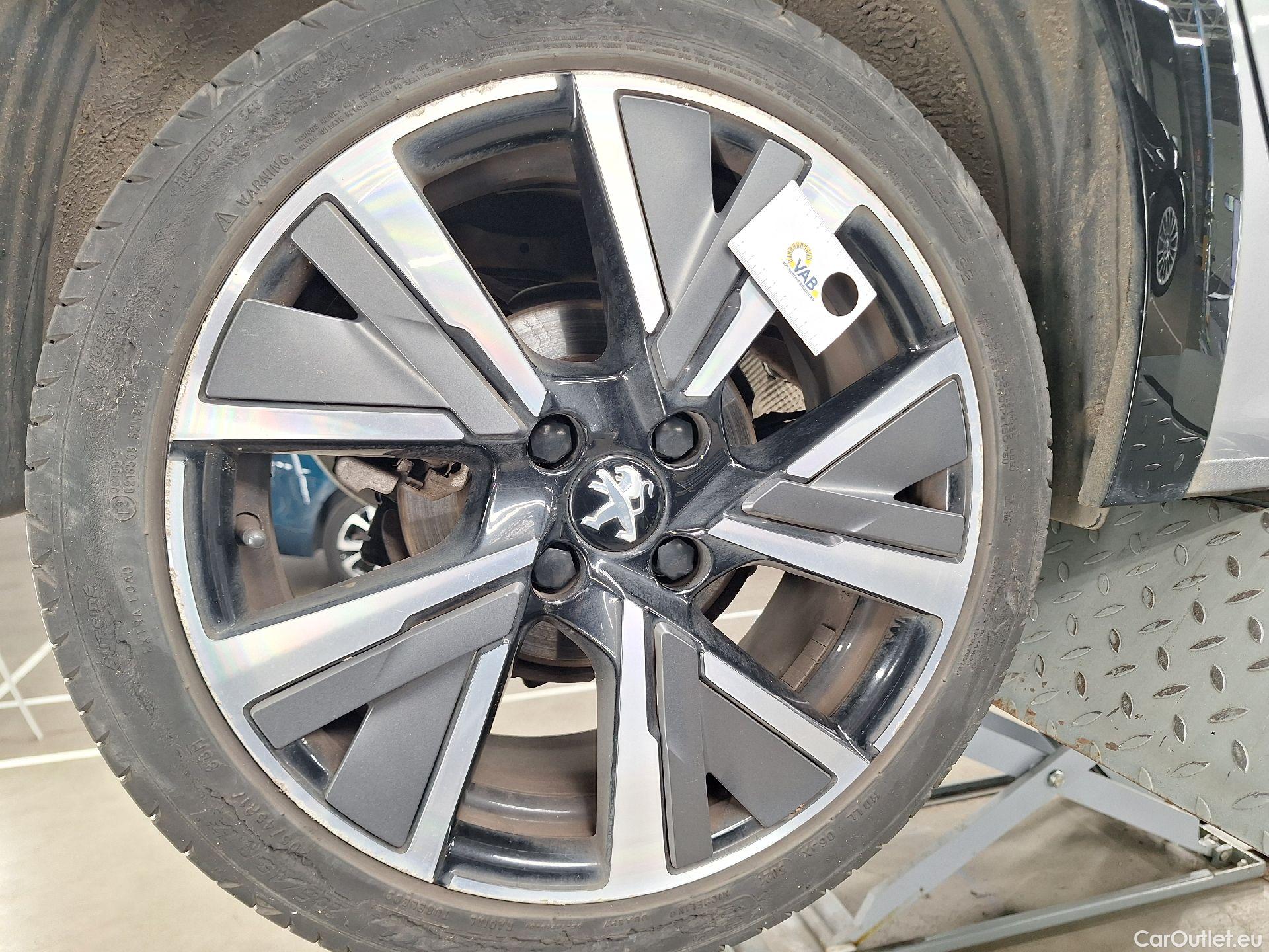  Peugeot  208 Peugeot,  '19, Peugeot  1.2 PureTech 100 EAT8 S&S GT 5d #49