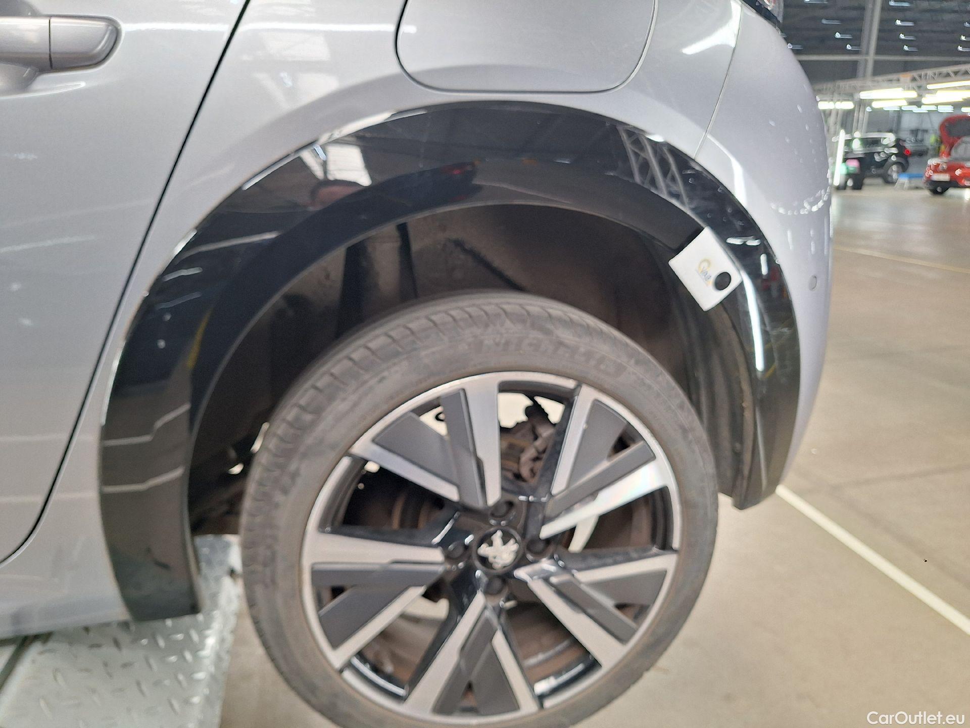  Peugeot  208 Peugeot,  '19, Peugeot  1.2 PureTech 100 EAT8 S&S GT 5d #28