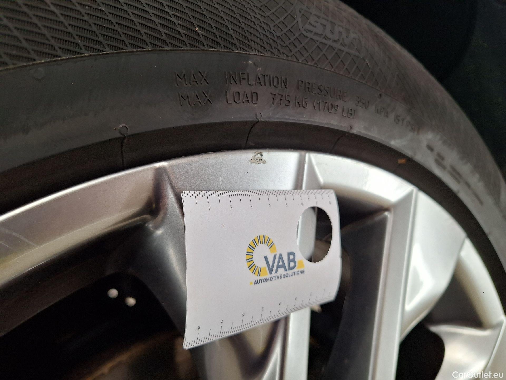  Toyota  RAV4 Toyota,  '18, Toyota  2.5 VVT-i Hybrid Premium Plus 4x4 E-CV #52