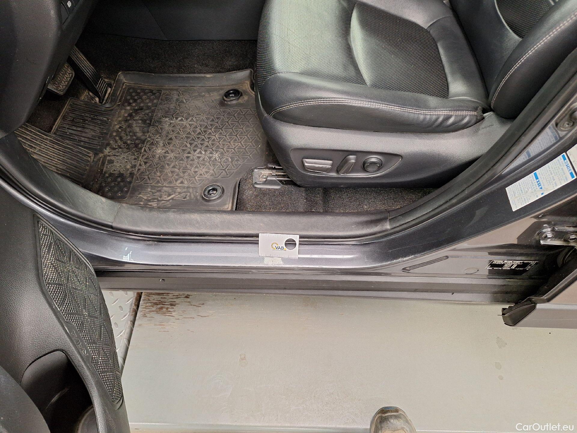  Toyota  RAV4 Toyota,  '18, Toyota  2.5 VVT-i Hybrid Premium Plus 4x4 E-CV #9