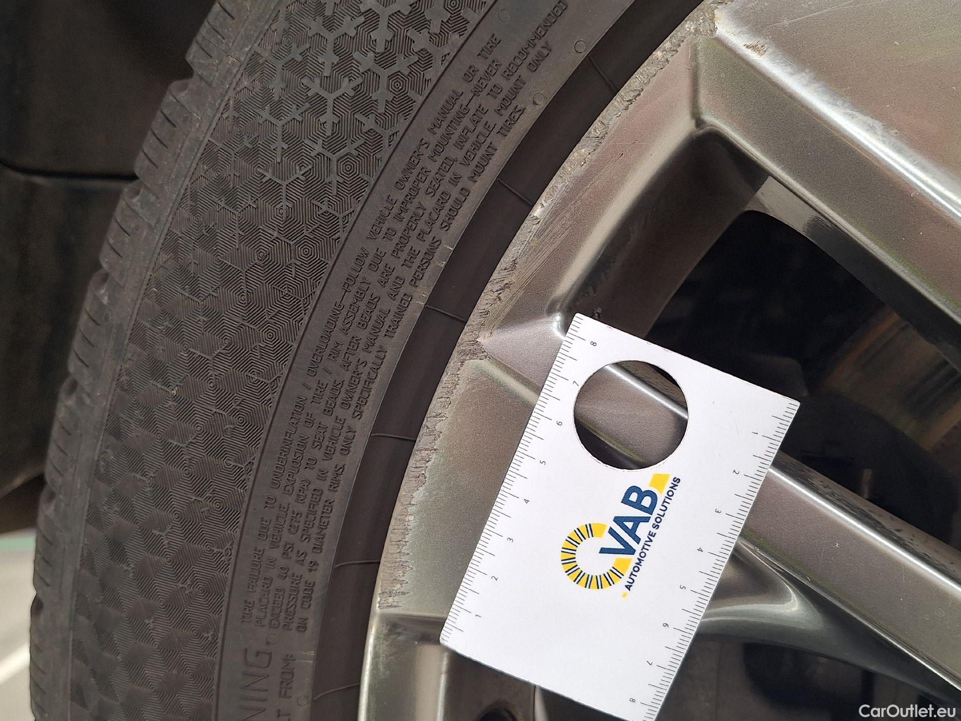  Toyota  RAV4 Toyota,  '18, Toyota  2.5 Hybrid Lithium 4x4 Premium Plus CV #53