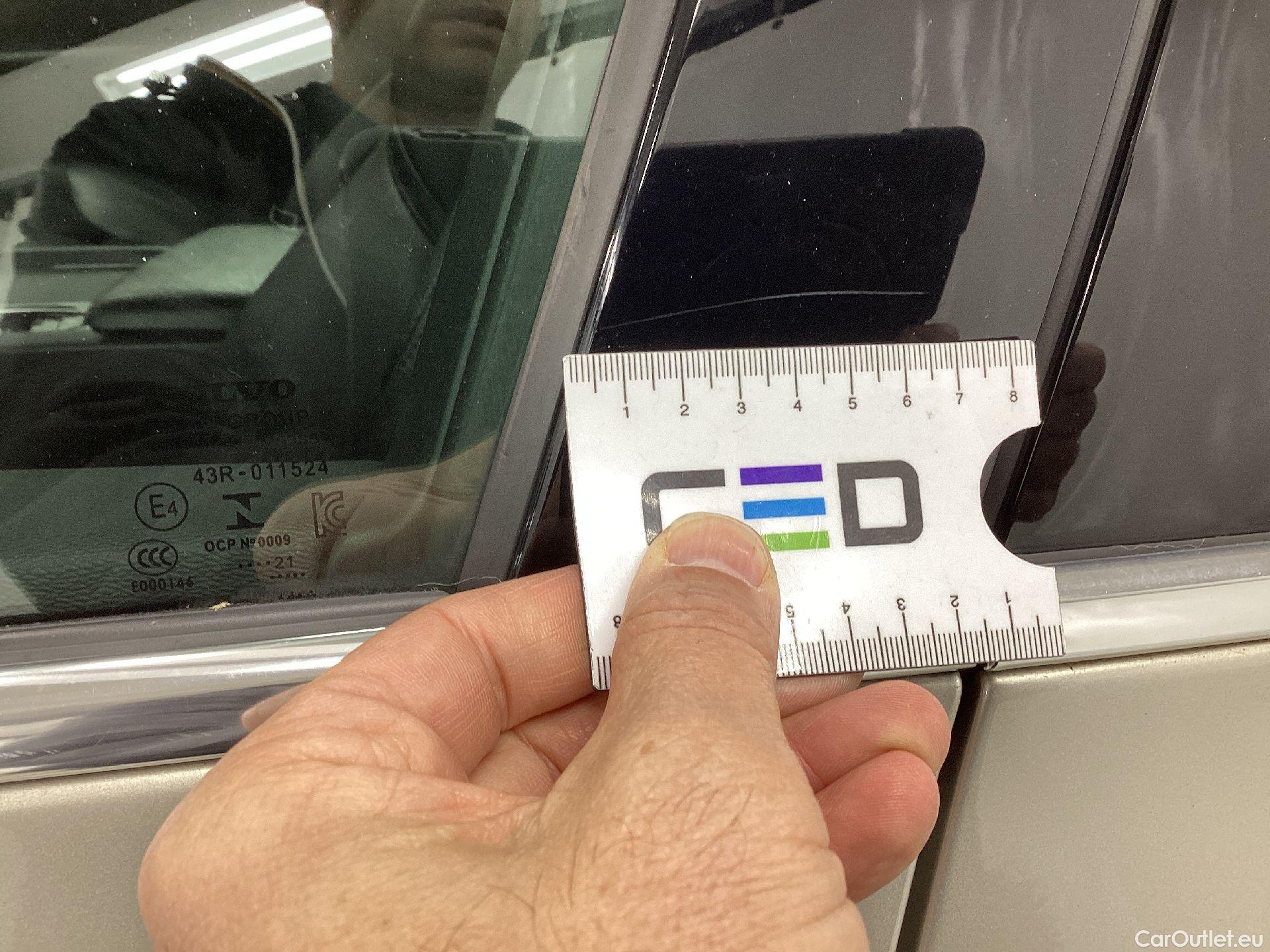  Volvo  XC60 Volvo,  '17, Volvo  B4 P Geartronic Momentum Pro 5d #24