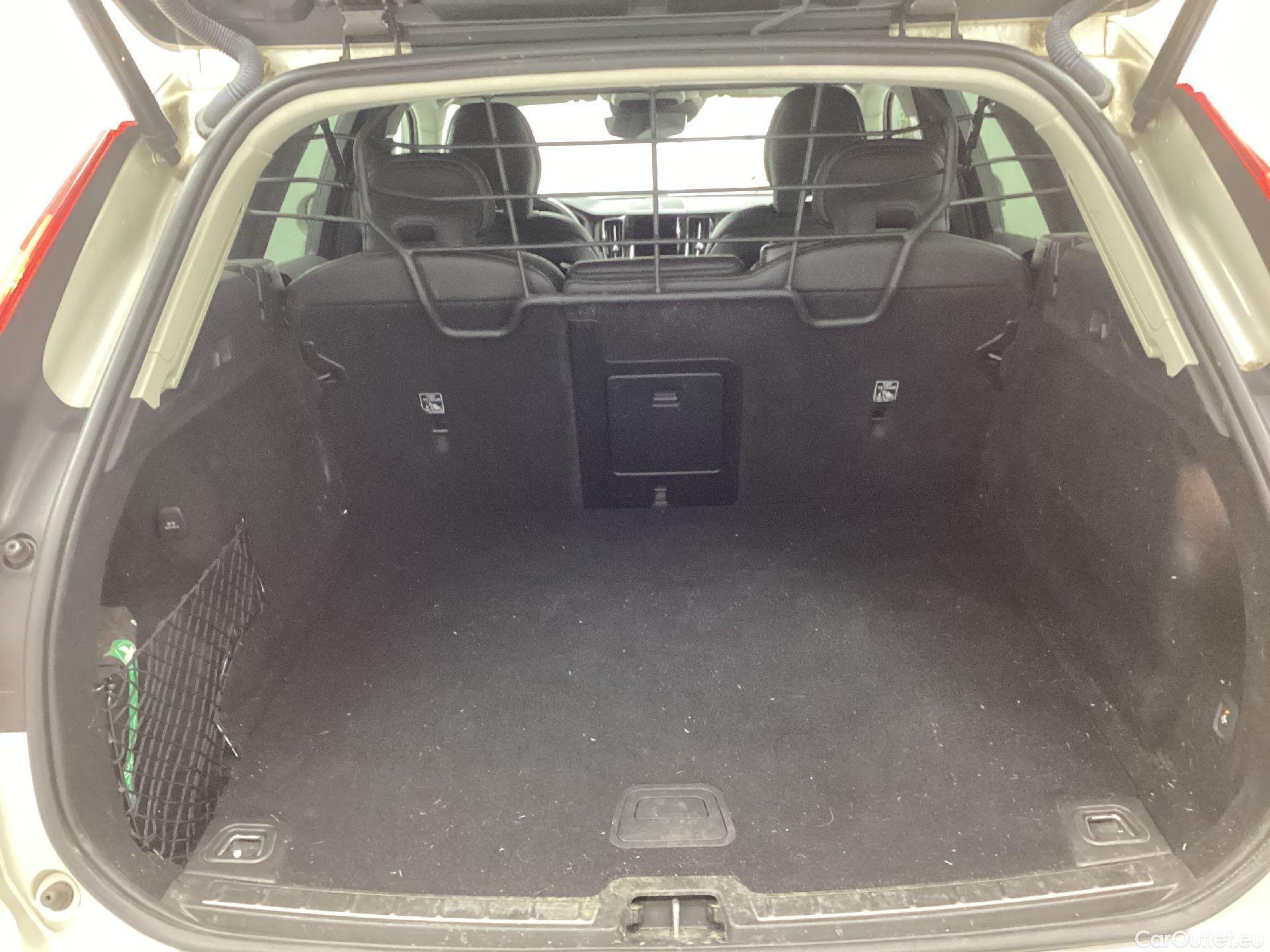  Volvo  XC60 Volvo,  '17, Volvo  B4 P Geartronic Momentum Pro 5d #1