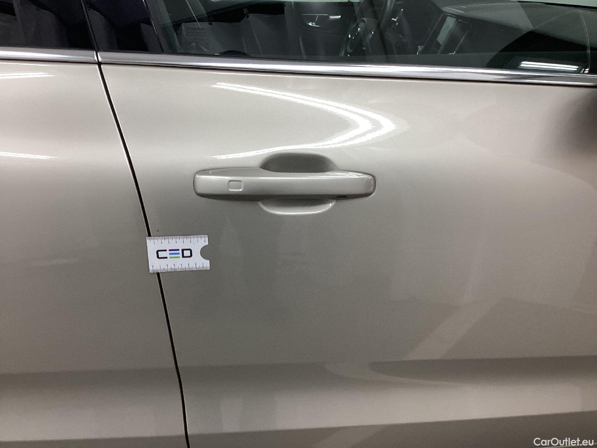  Volvo  XC60 Volvo,  '17, Volvo  B4 P Geartronic Momentum Pro 5d #48