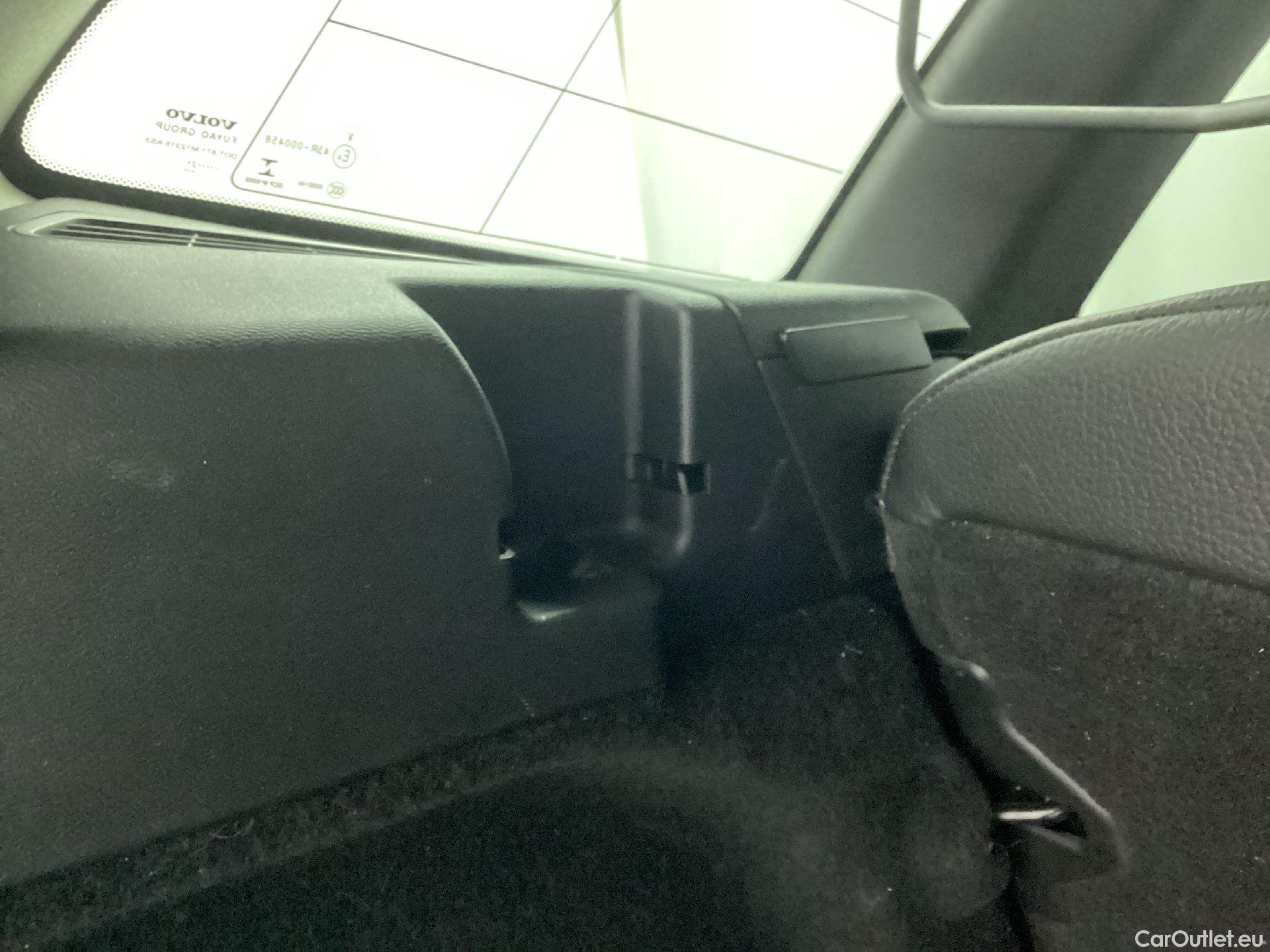  Volvo  XC60 Volvo,  '17, Volvo  B4 P Geartronic Momentum Pro 5d #2