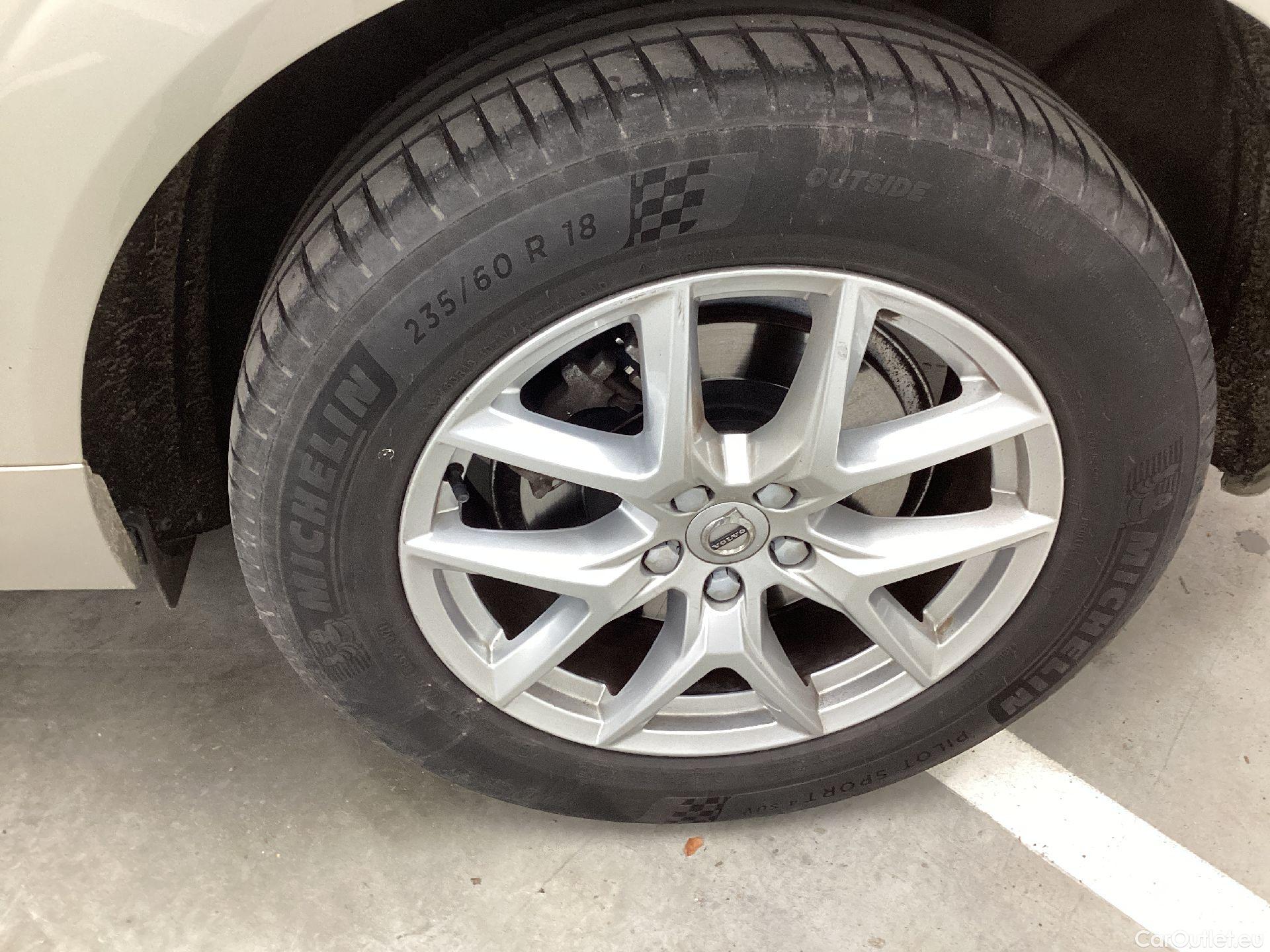  Volvo  XC60 Volvo,  '17, Volvo  B4 P Geartronic Momentum Pro 5d #32