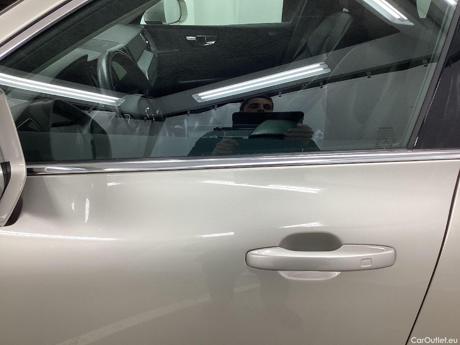  Volvo  XC60 Volvo,  '17, Volvo  B4 P Geartronic Momentum Pro 5d #25