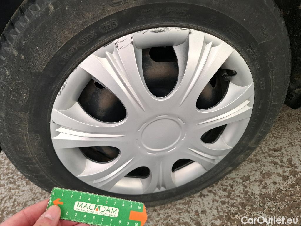  Citroen  C3  Société Feel Nav 1.2 PureTech 80CV BVM5 E6d #35