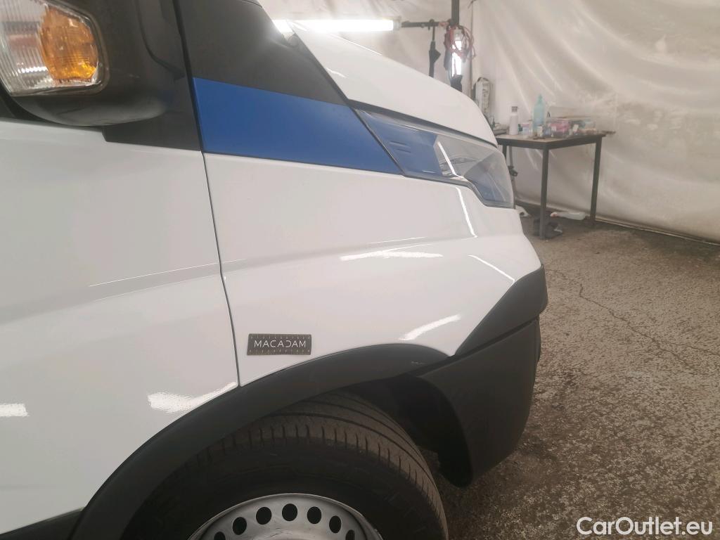  Iveco  Daily IVECO  VU 4p Fourgon 35S14NA8 V11 H2 3520 B POWER #18