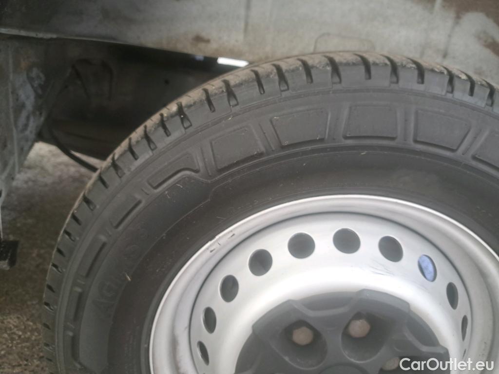  Iveco  Daily IVECO  VU 4p Fourgon 35S14NA8 V11 H2 3520 B POWER #32