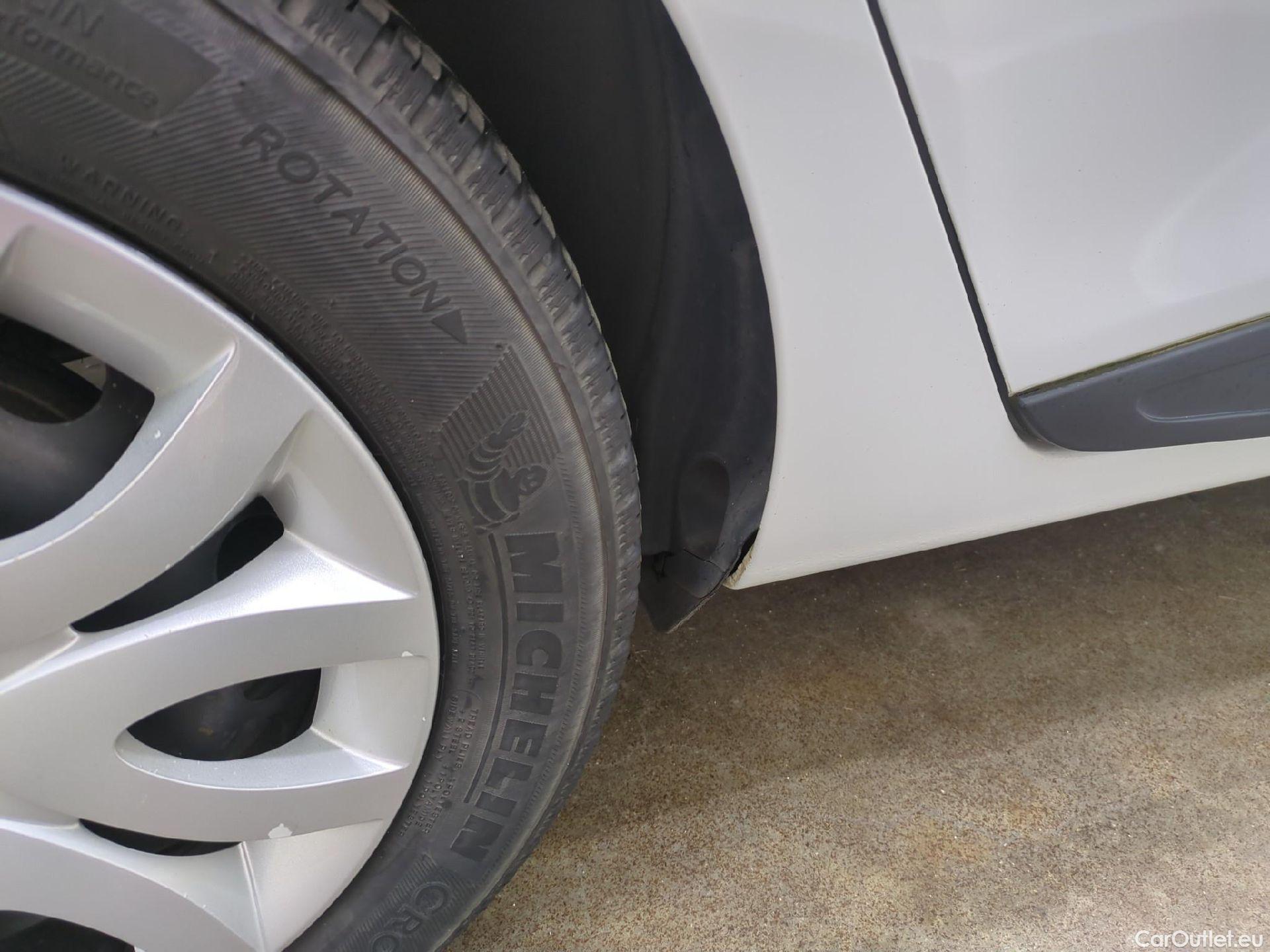  Renault  Clio  IV Air MediaNav 1.5 dCi 90CV BVM5 E6 #11