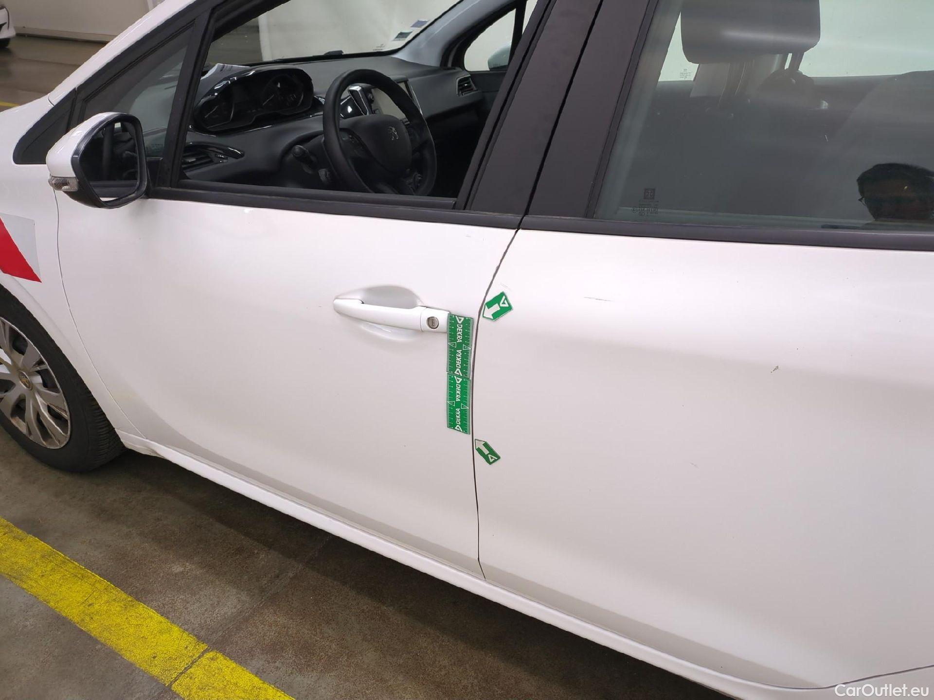  Peugeot  208  Affaire Premium Pack 1.2 80CV BVM5 E6dT #17