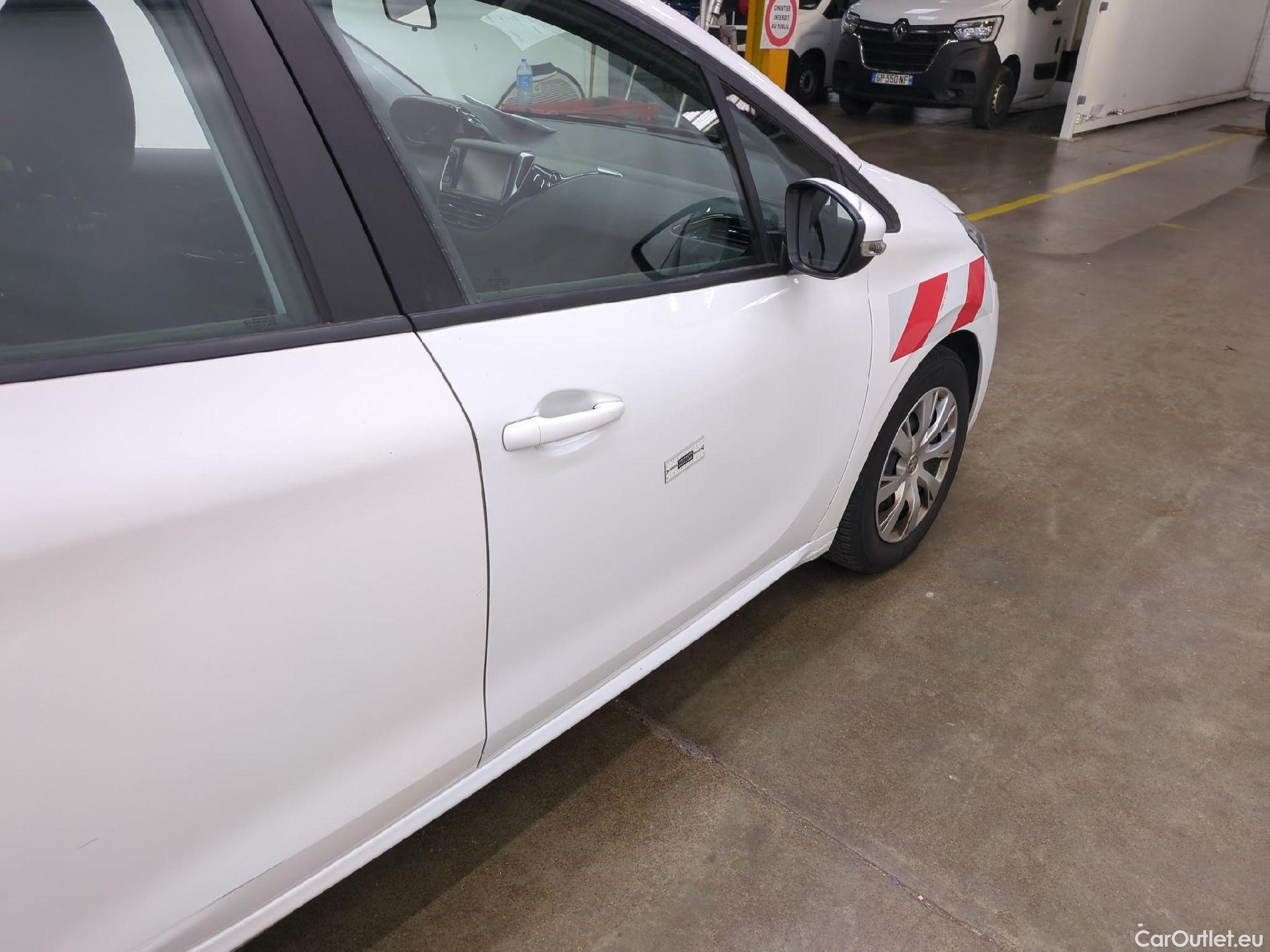  Peugeot  208  Affaire Premium Pack 1.2 80CV BVM5 E6dT #32