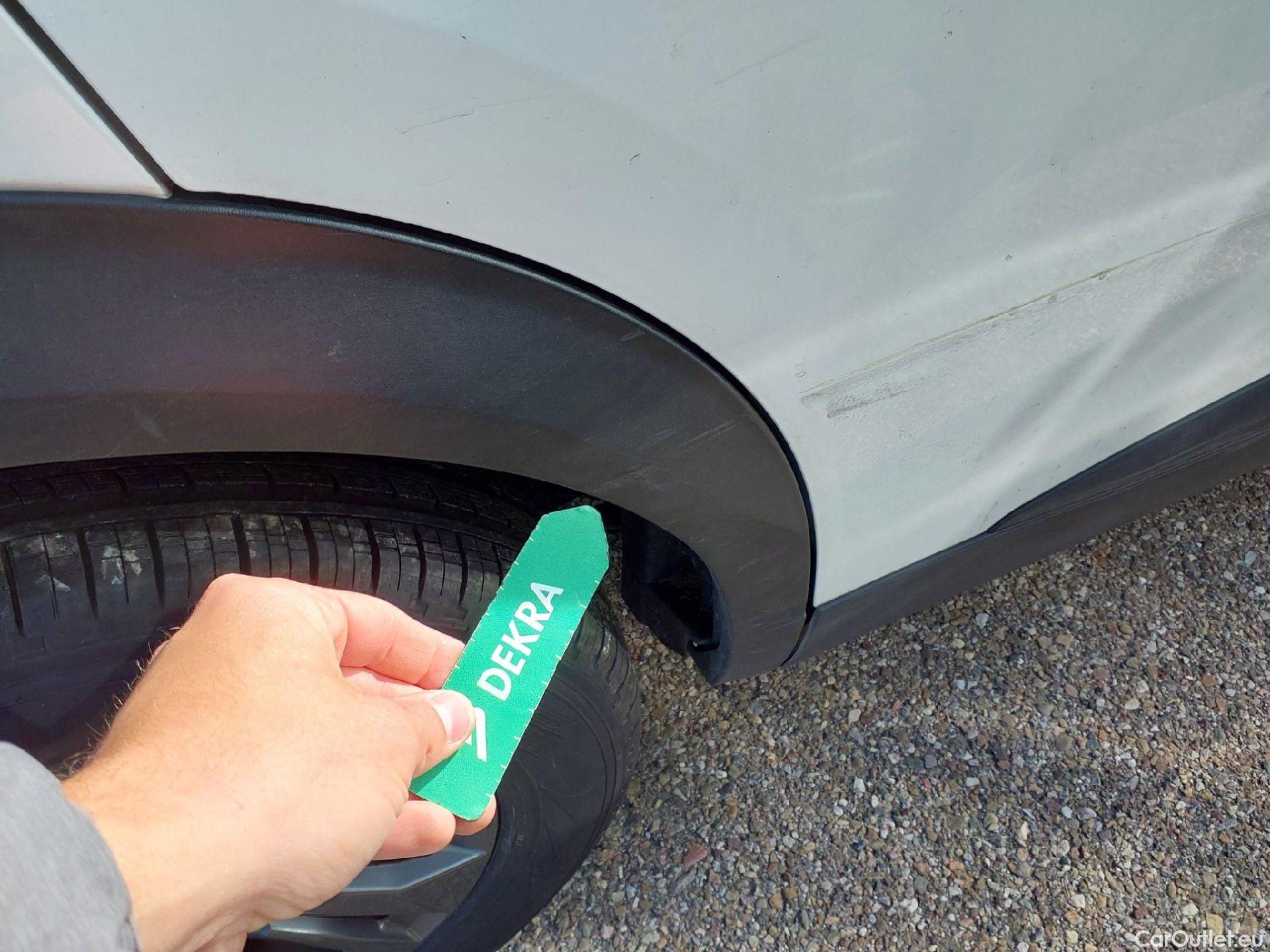  Peugeot  2008 PEUGEOT  / 2019 / 5P / todoterreno Active Pack BlueHDI 81kW (110CV) #23