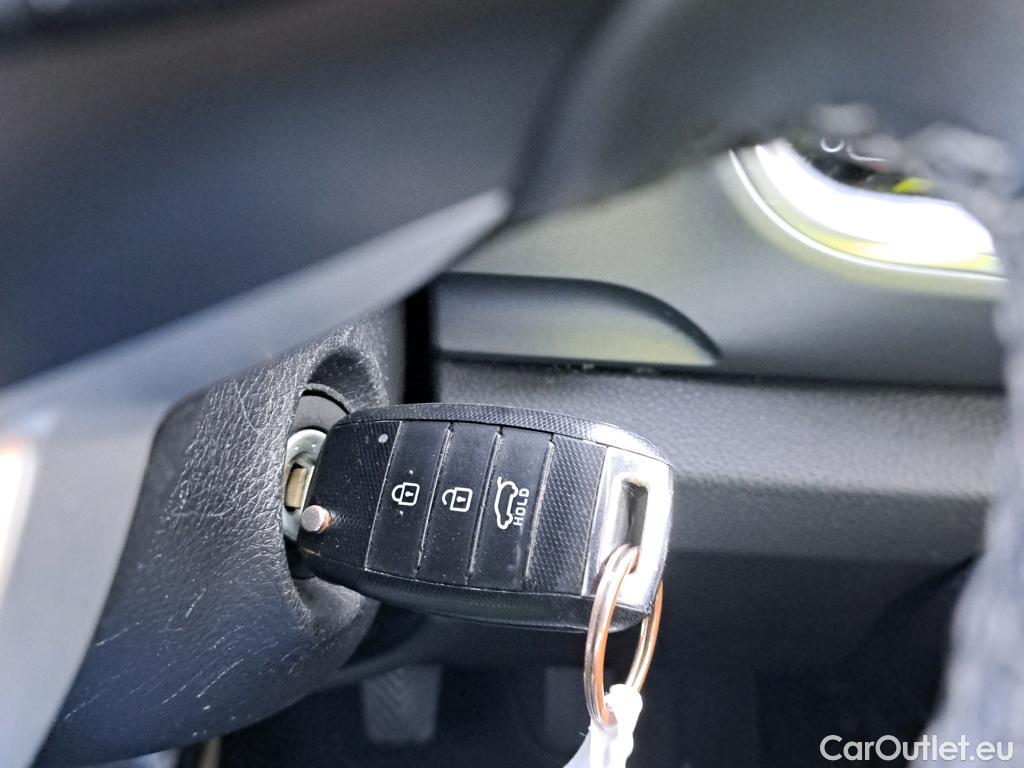  KIA  STONIC KIA  / 2017 / 5P / todoterreno 1.0 T-GDi 88kW (120CV) MHEV iMT Drive #1