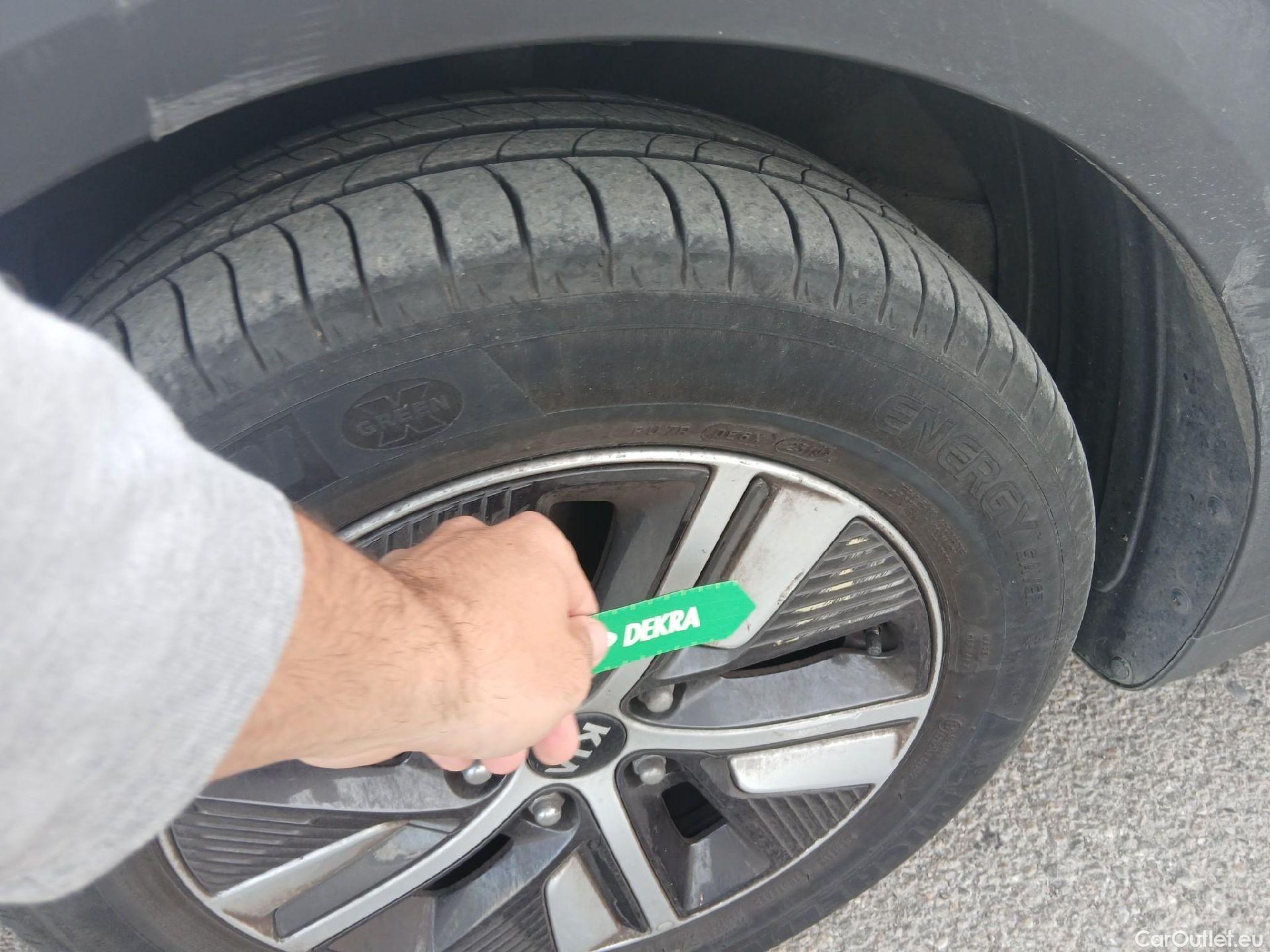  KIA  Niro KIA  / 2019 / 5P / crossover 1.6 GDi HEV 104kW (141CV) Drive #7