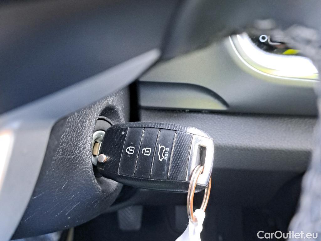  KIA  STONIC KIA  / 2017 / 5P / todoterreno 1.0 T-GDi 88kW (120CV) MHEV iMT Drive #2