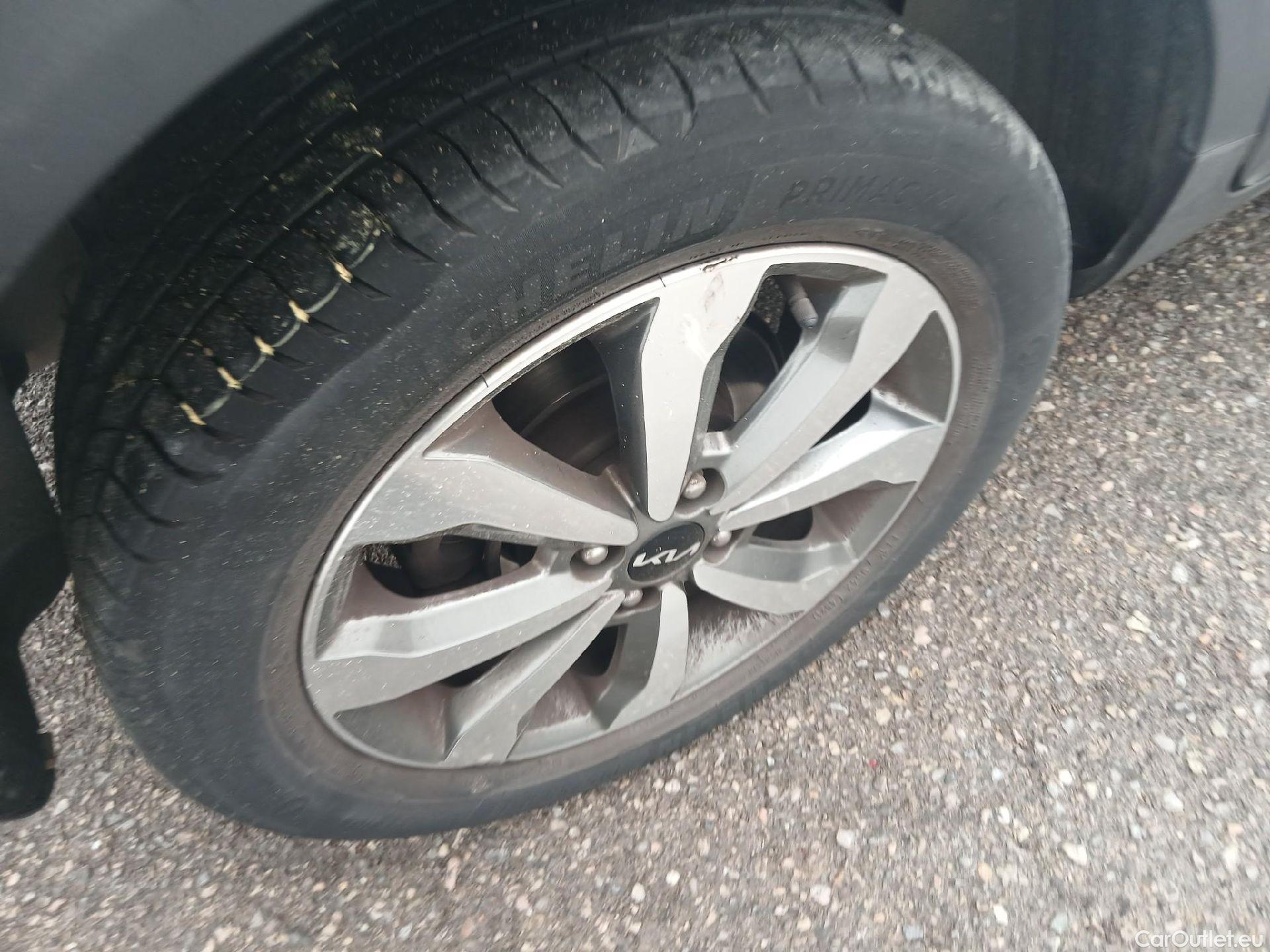  KIA  STONIC KIA  / 2017 / 5P / todoterreno 1.0 T-GDi 74kW (100CV) MHEV iMT Drive #12