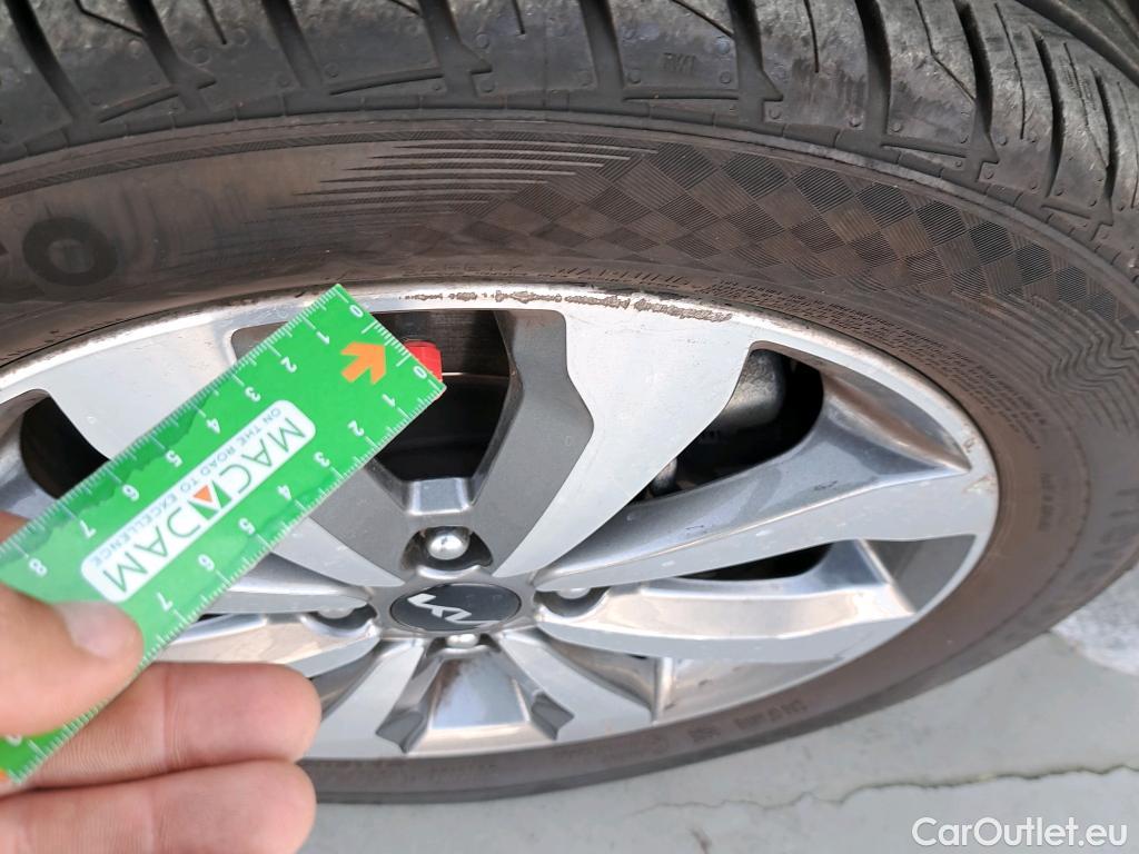  KIA  STONIC KIA  / 2017 / 5P / todoterreno 1.0 T-GDi 88kW (120CV) MHEV iMT Drive #6