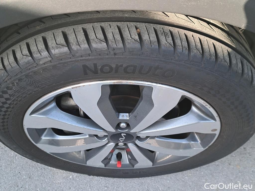  KIA  STONIC KIA  / 2017 / 5P / todoterreno 1.0 T-GDi 88kW (120CV) MHEV iMT Drive #3