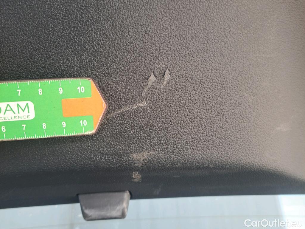  Volkswagen  T-ROC VOLKSWAGEN  / 2017 / 5P / todoterreno Advance R-Line 1.5 TSI 110kW (150CV) DSG #7