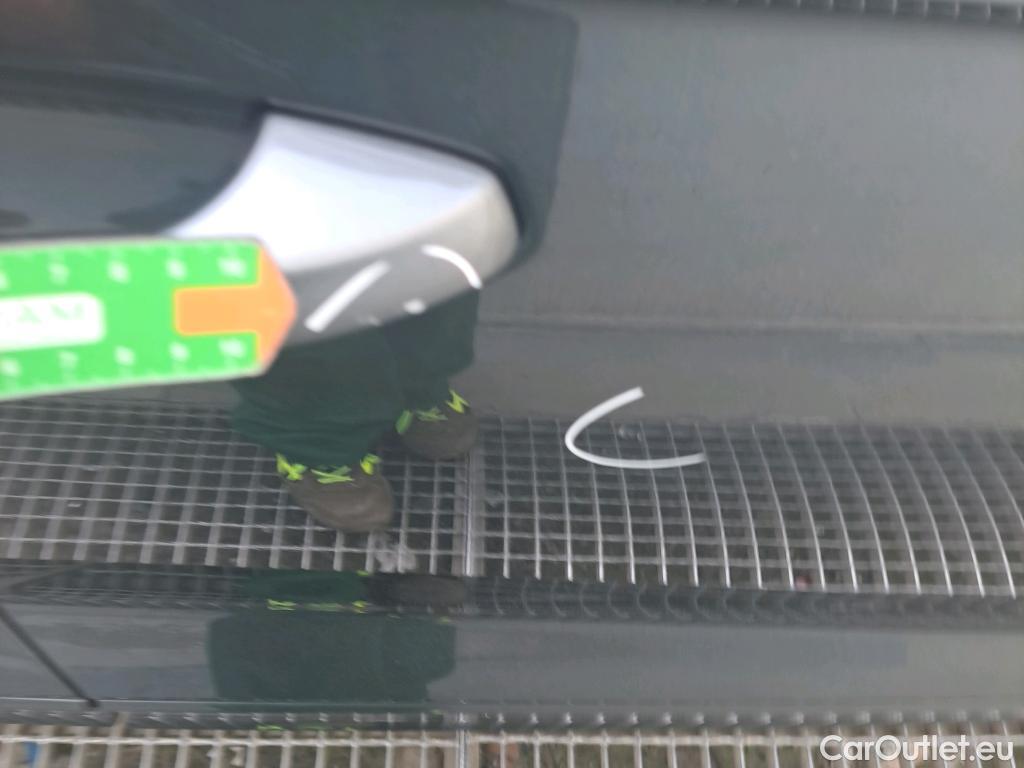  Volkswagen  T-ROC VOLKSWAGEN  / 2017 / 5P / todoterreno Advance R-Line 1.5 TSI 110kW (150CV) DSG #28