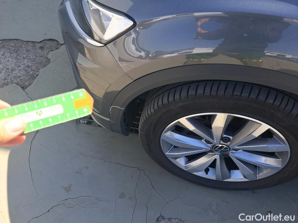  Volkswagen  T-ROC VOLKSWAGEN  / 2017 / 5P / todoterreno Advance R-Line 1.5 TSI 110kW (150CV) DSG #25